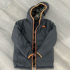 North Face reversible boys size 10/12 jacket